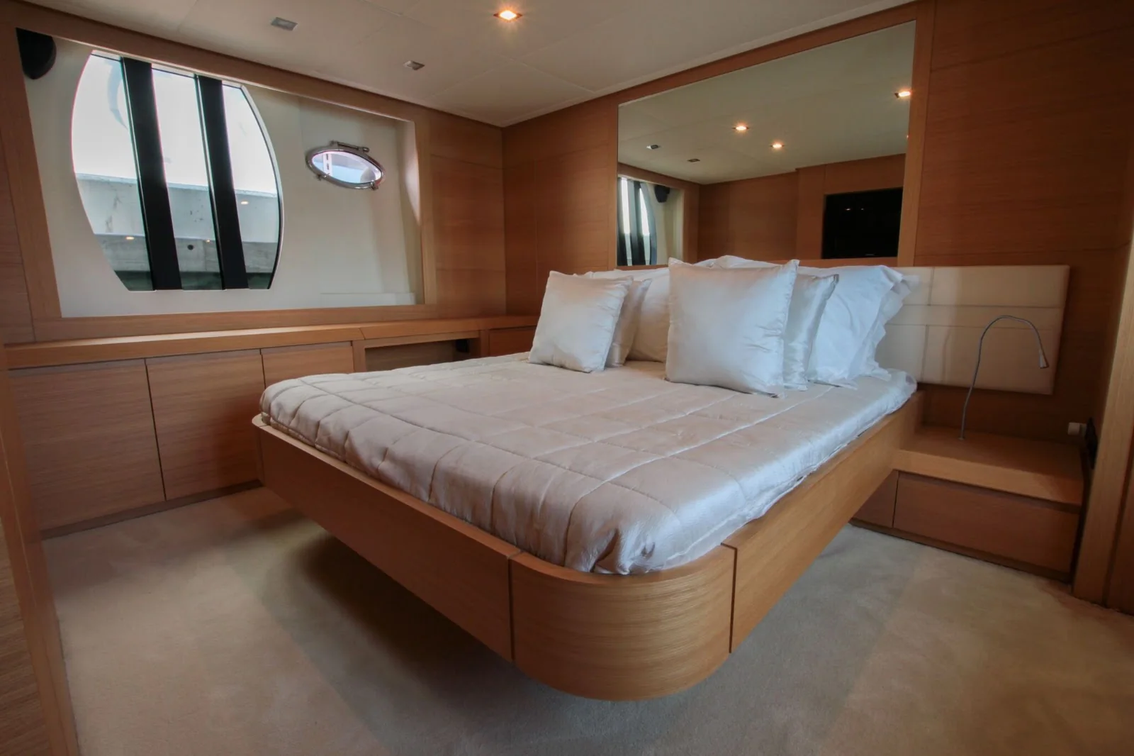 Candiman Pershing 64 — gallery view