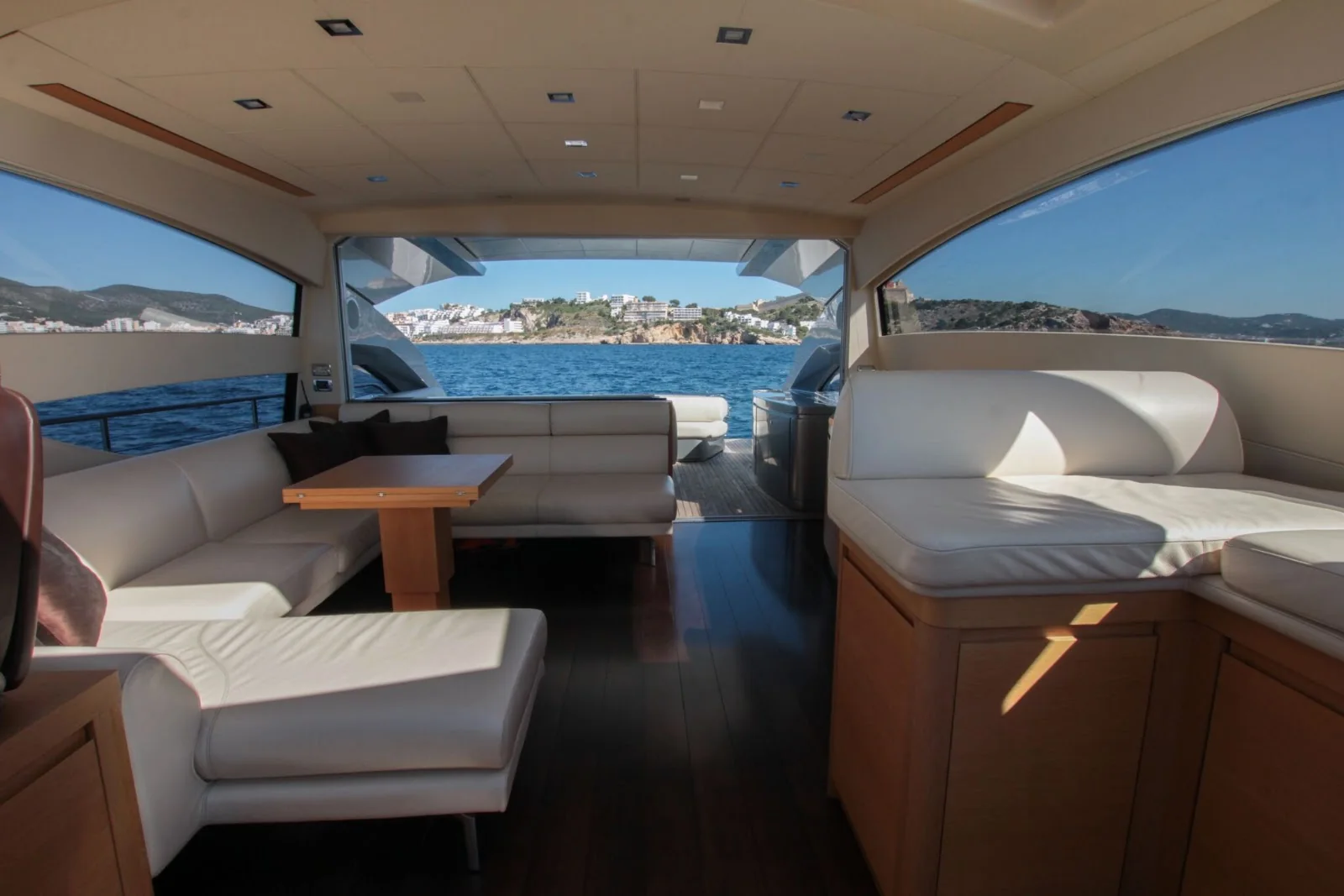 Candiman Pershing 64 — featured view